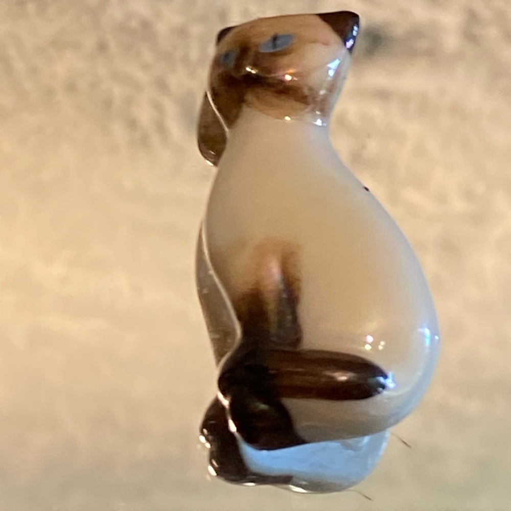 Vintage AVON...Porcelain Siamese Cat Brooch...